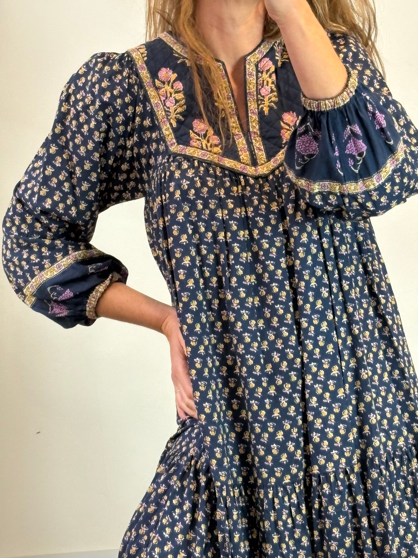 LOUISE MISHA. Vestido largo azul estampado