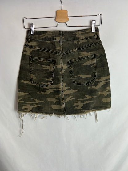 TOPSHOP. Falda corta denim camuflaje. T 36