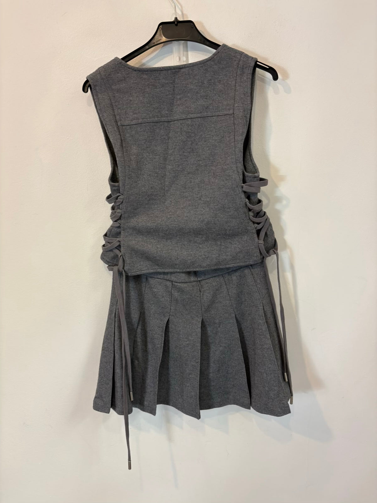 THE KOOPLES. Conjunto gris textura