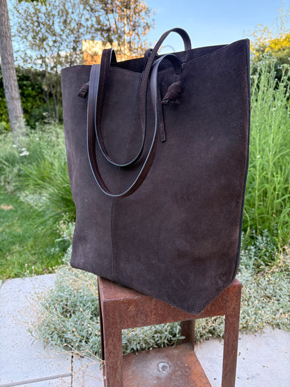 MASSIMO DUTTI. Bolso marrón nudo piel serraje