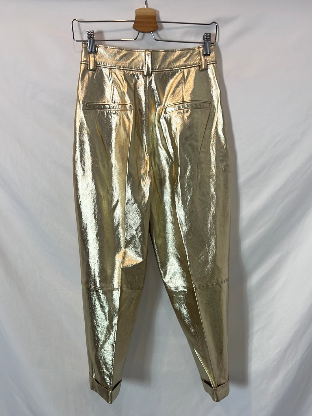 ZARA. Pantalón ancho dorado T.s