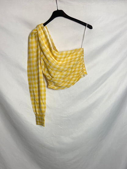 ZARA. Asymmetrical checked top. Ts