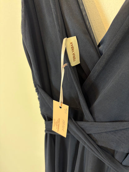 TERIA YABAR. Vestido largo tul azul