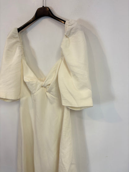 ZARA. Vestido midi blanco detalle escote