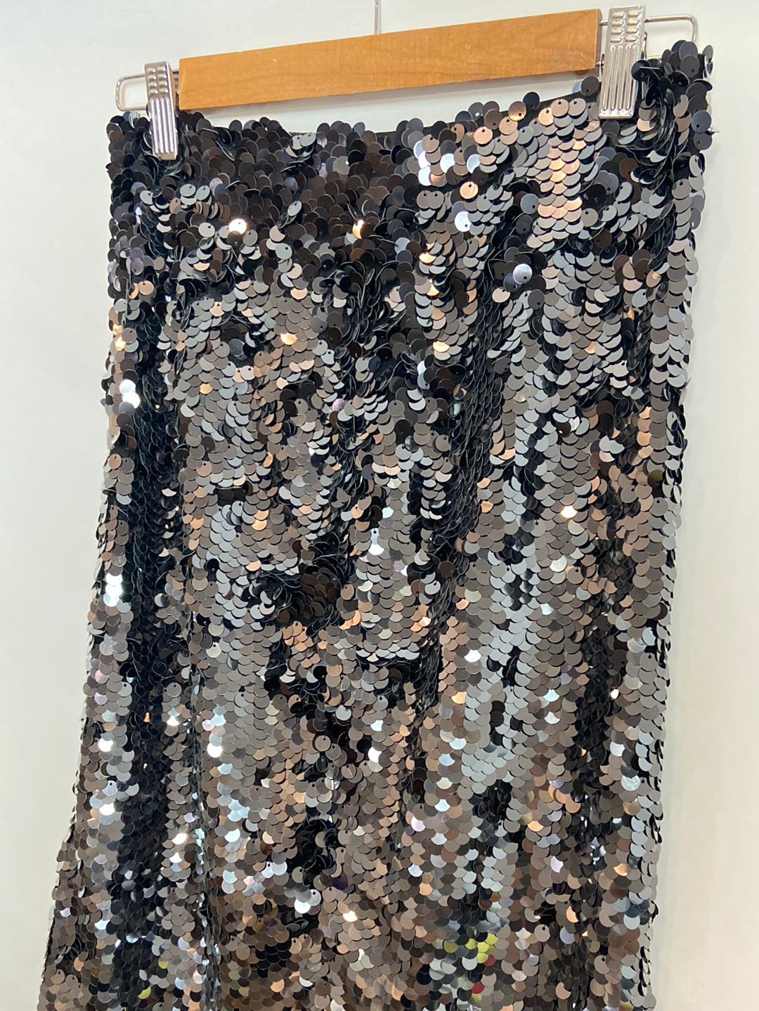 MARCIANO. Falda midi negra lentejuelas  T.S