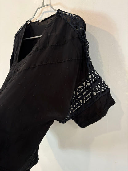 IRO. Top negro bordados detalle mangas
