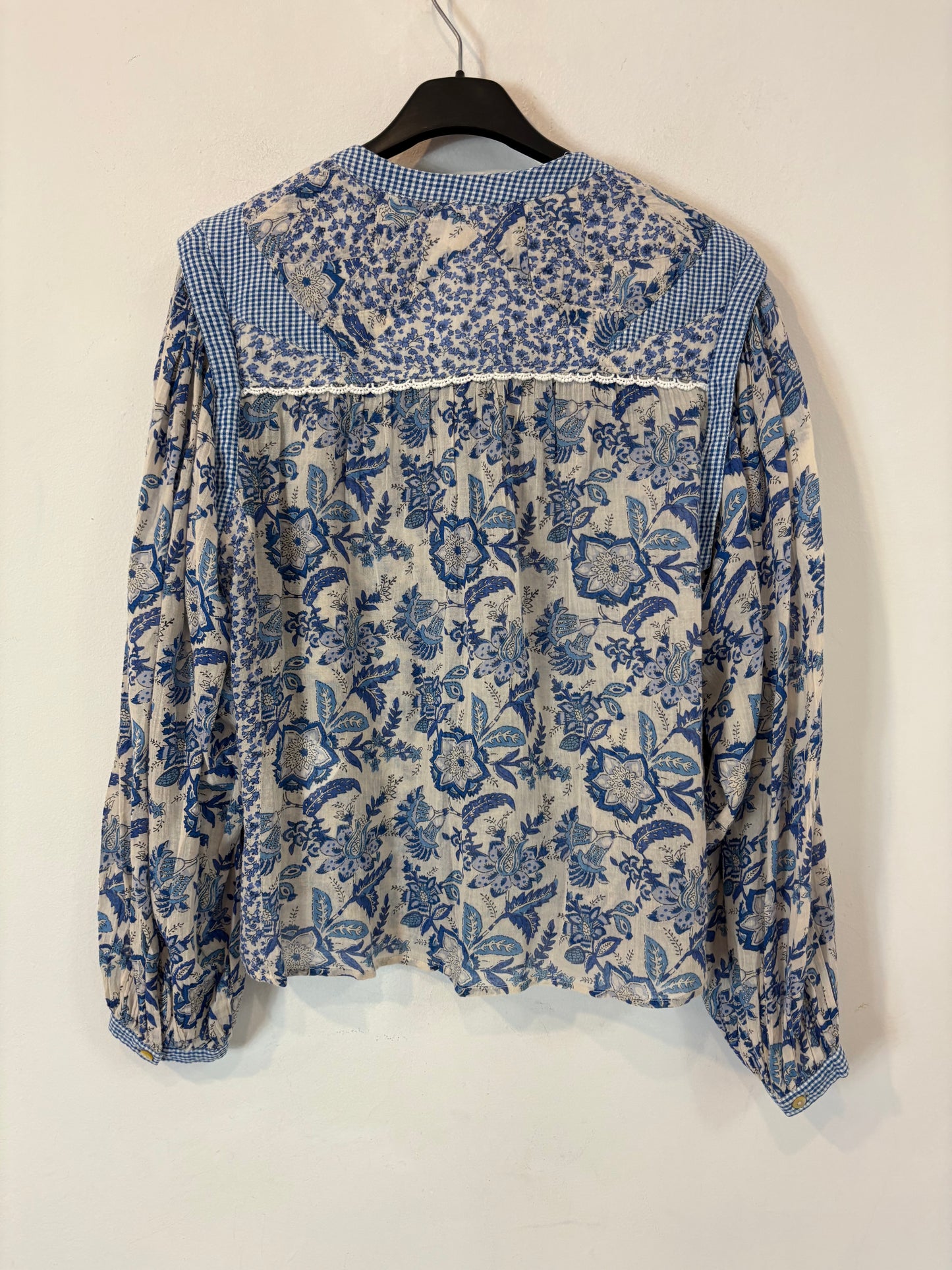 LOUISE MISHA. Blusa texturas estampado azules