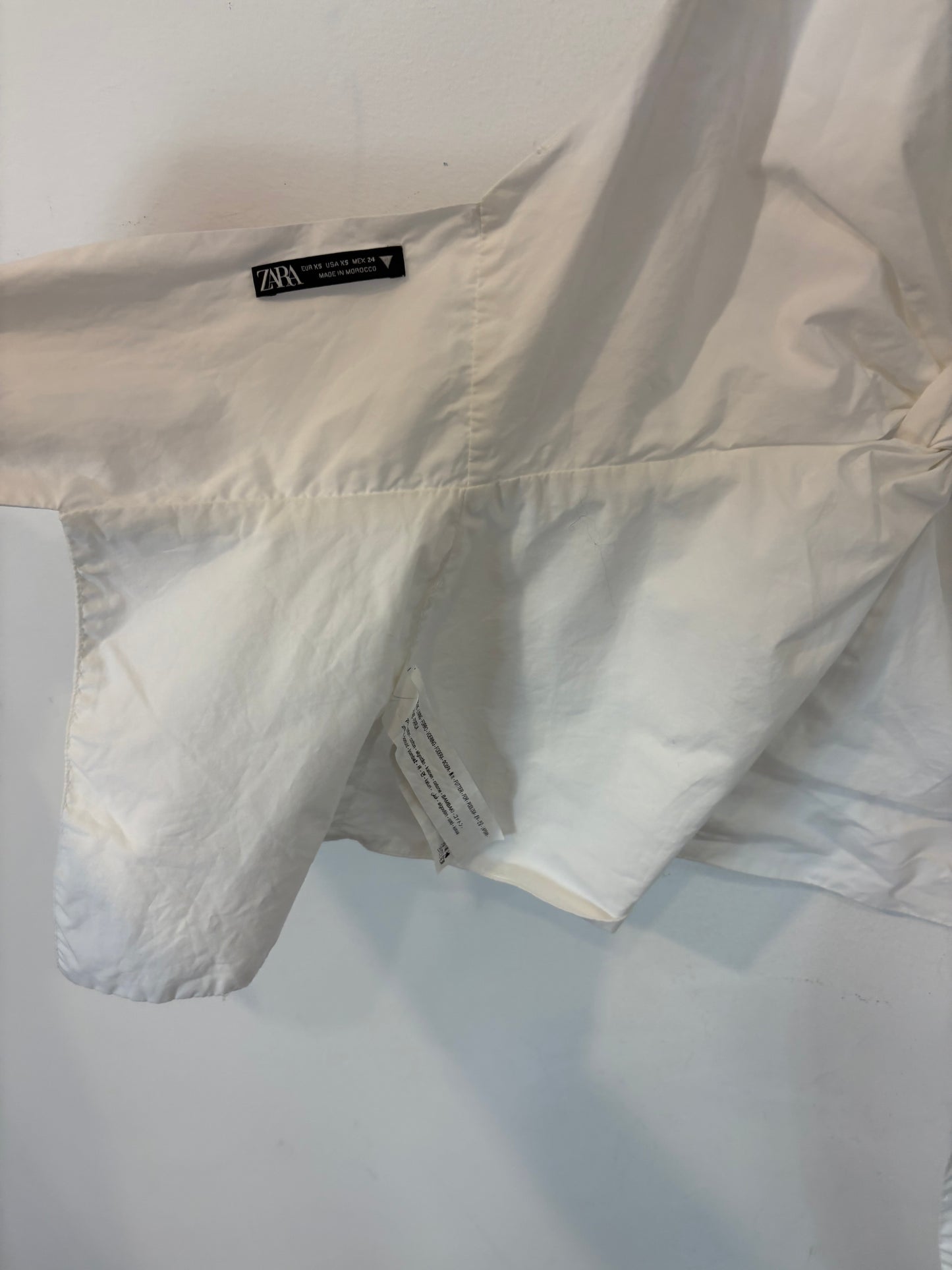 ZARA. Top blanco nudo