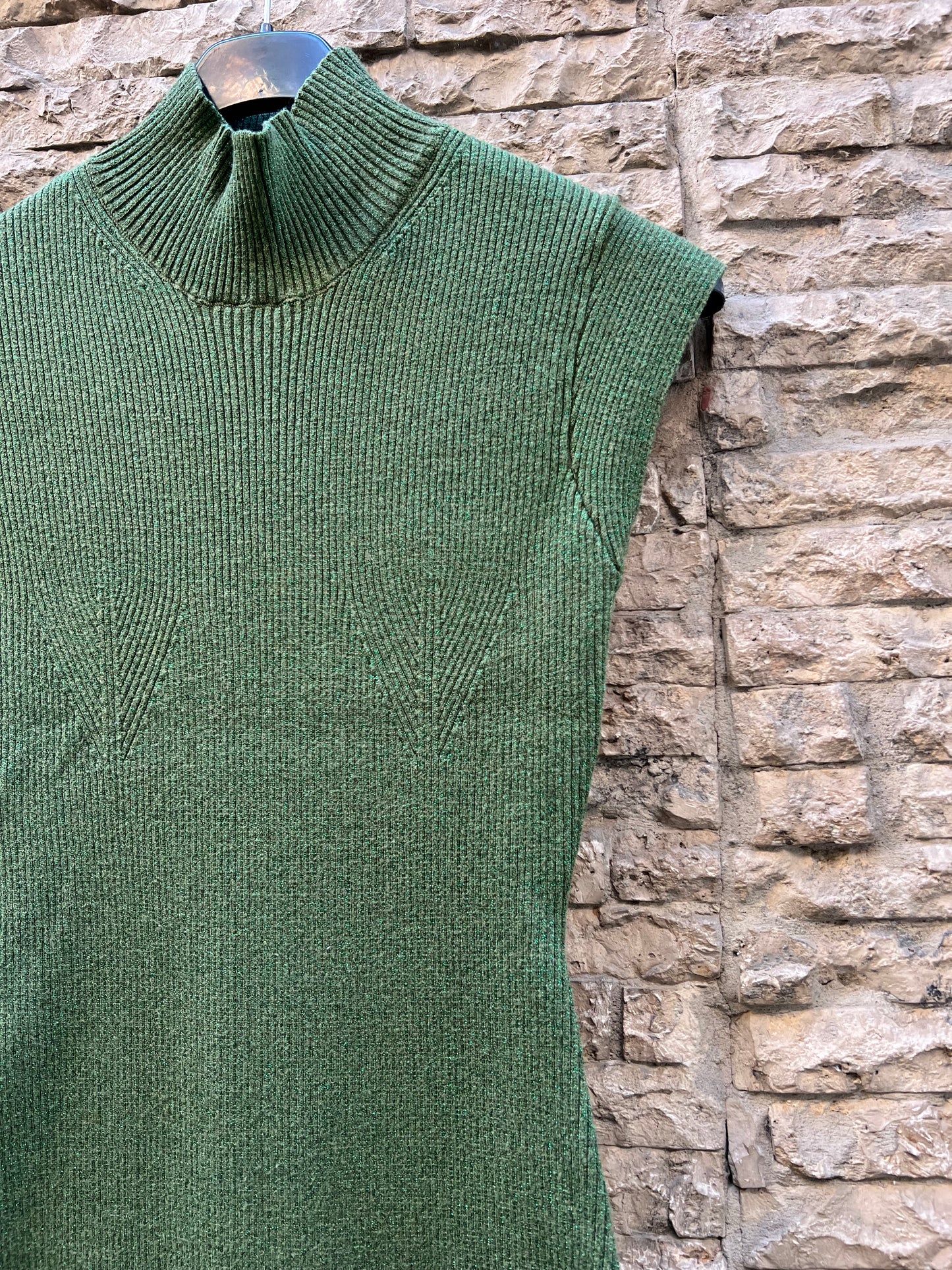 ZARA. Vestido midi verde punto elástico