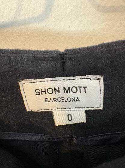 SHON MOTT. Pantalón negro franela