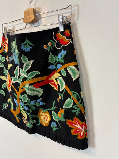 ZARA. Falda negra bordados