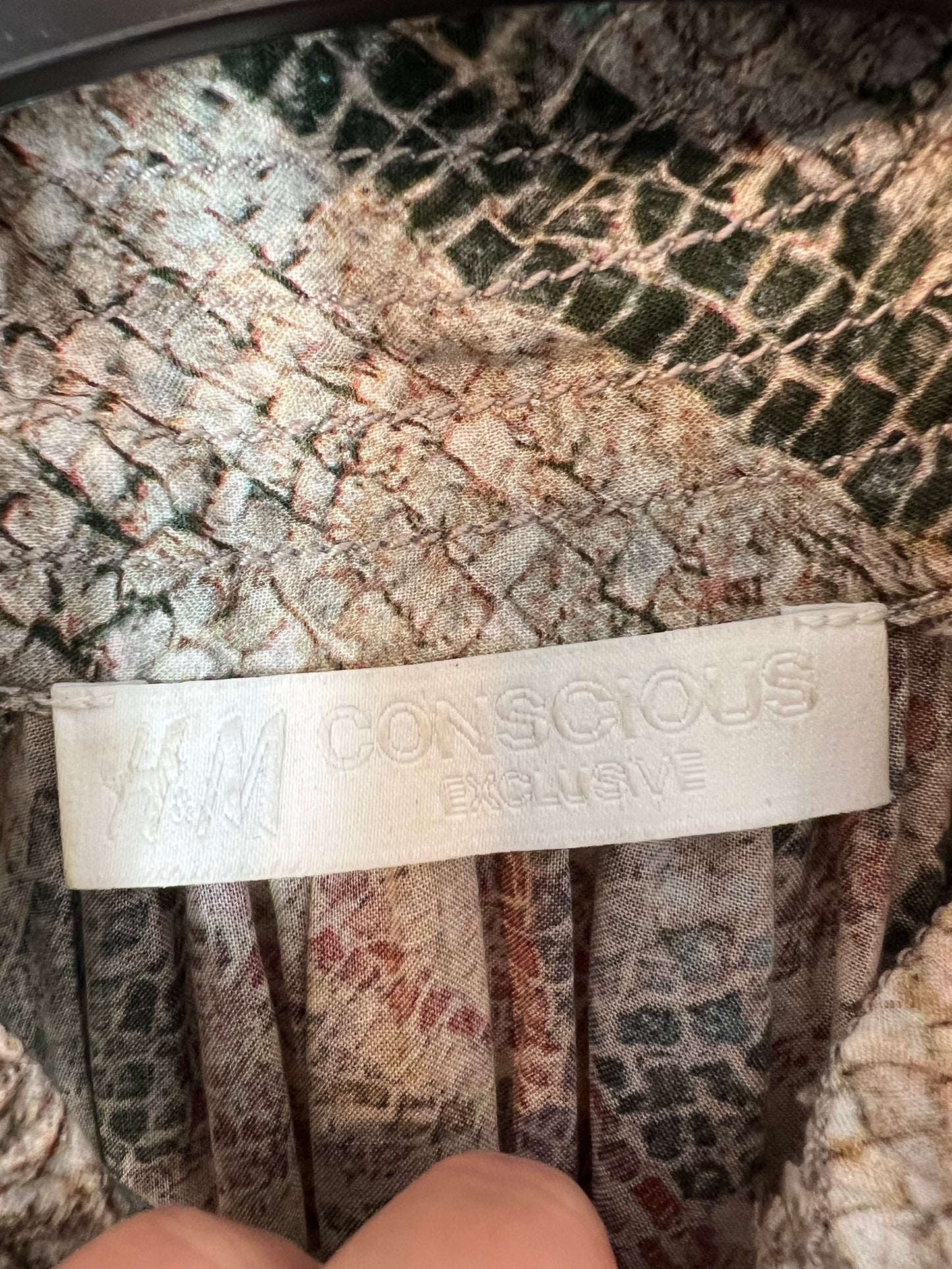 H&amp;M. Brown printed bow dress. TS