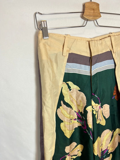 ZARA. Pantalón estampado detalle pinzas. T S