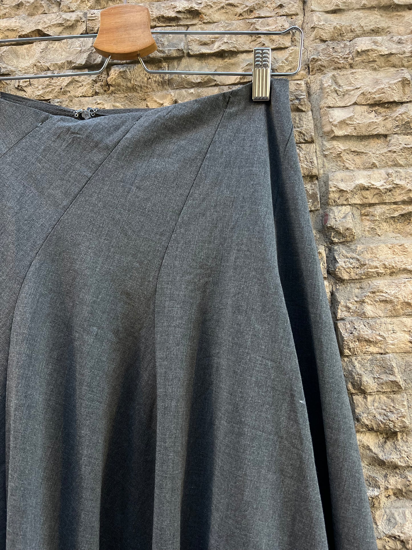 AMEÉ. Falda larga gris vuelo