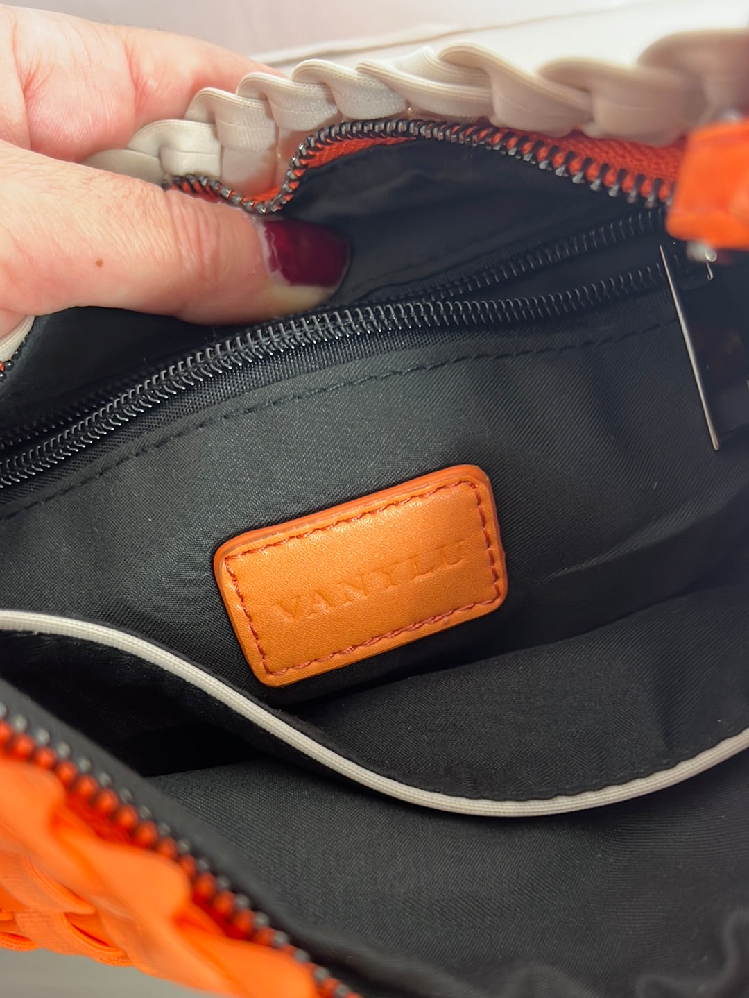 VANYLU. Bolso de mano tela trenzado( Tara)