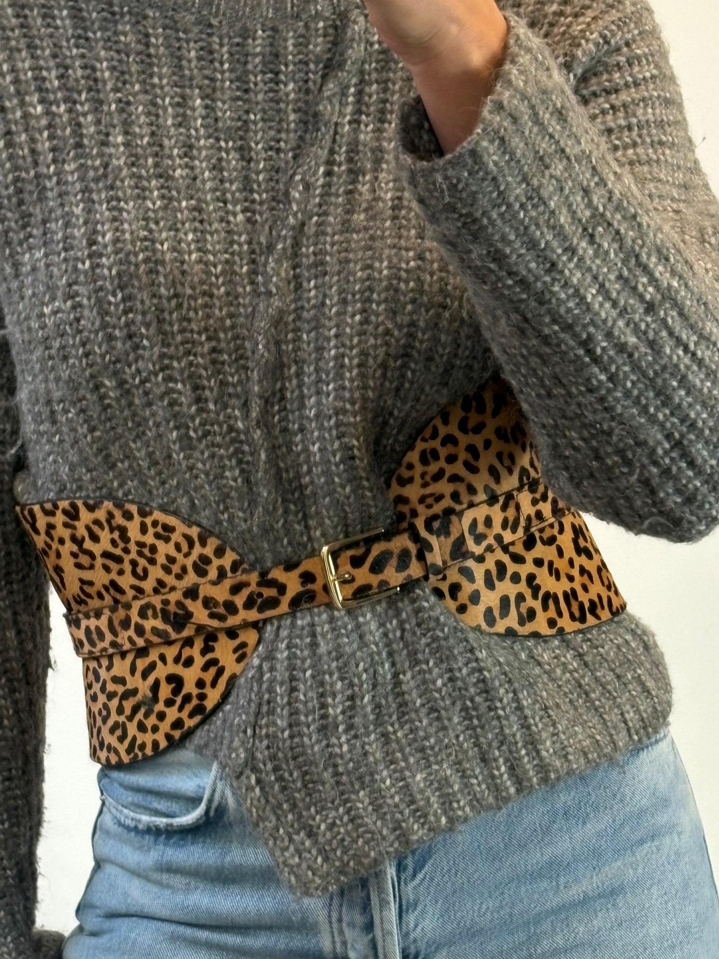 ZARA. Cinturón fajín animal print