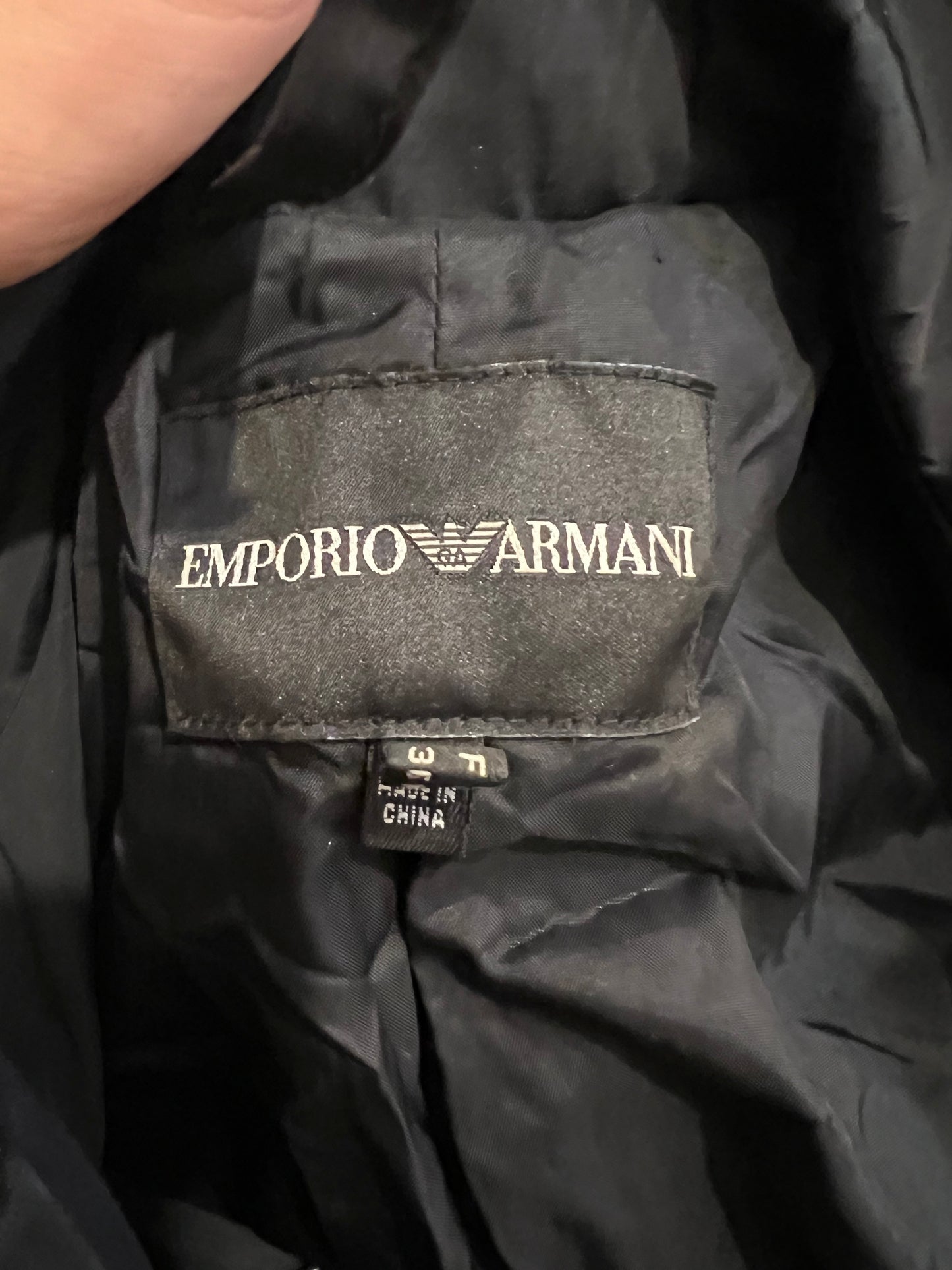 EMPORIO ARMANI. Gabardina negra T.36