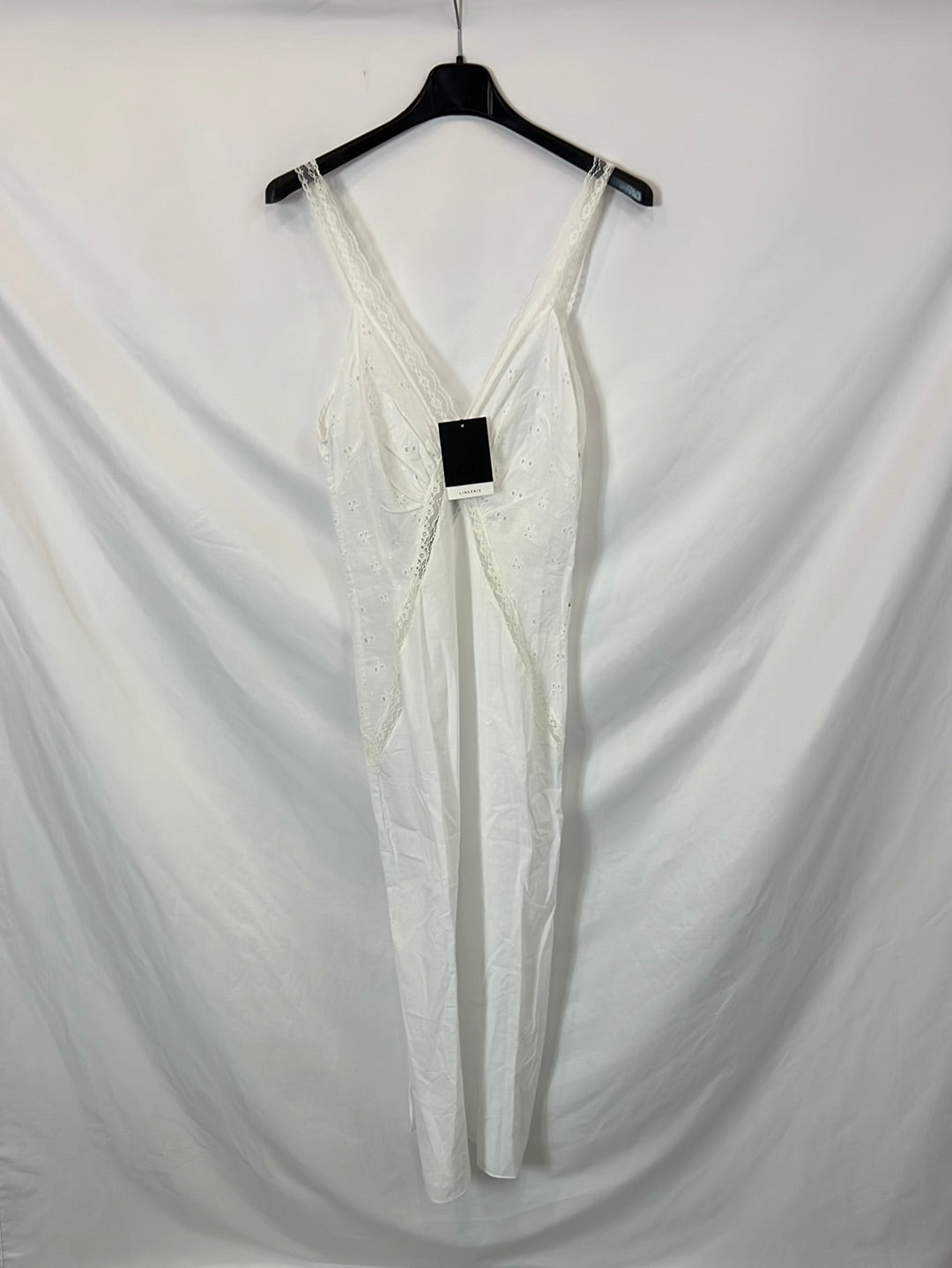 ZARA. Vestido blanco troquelado T.s