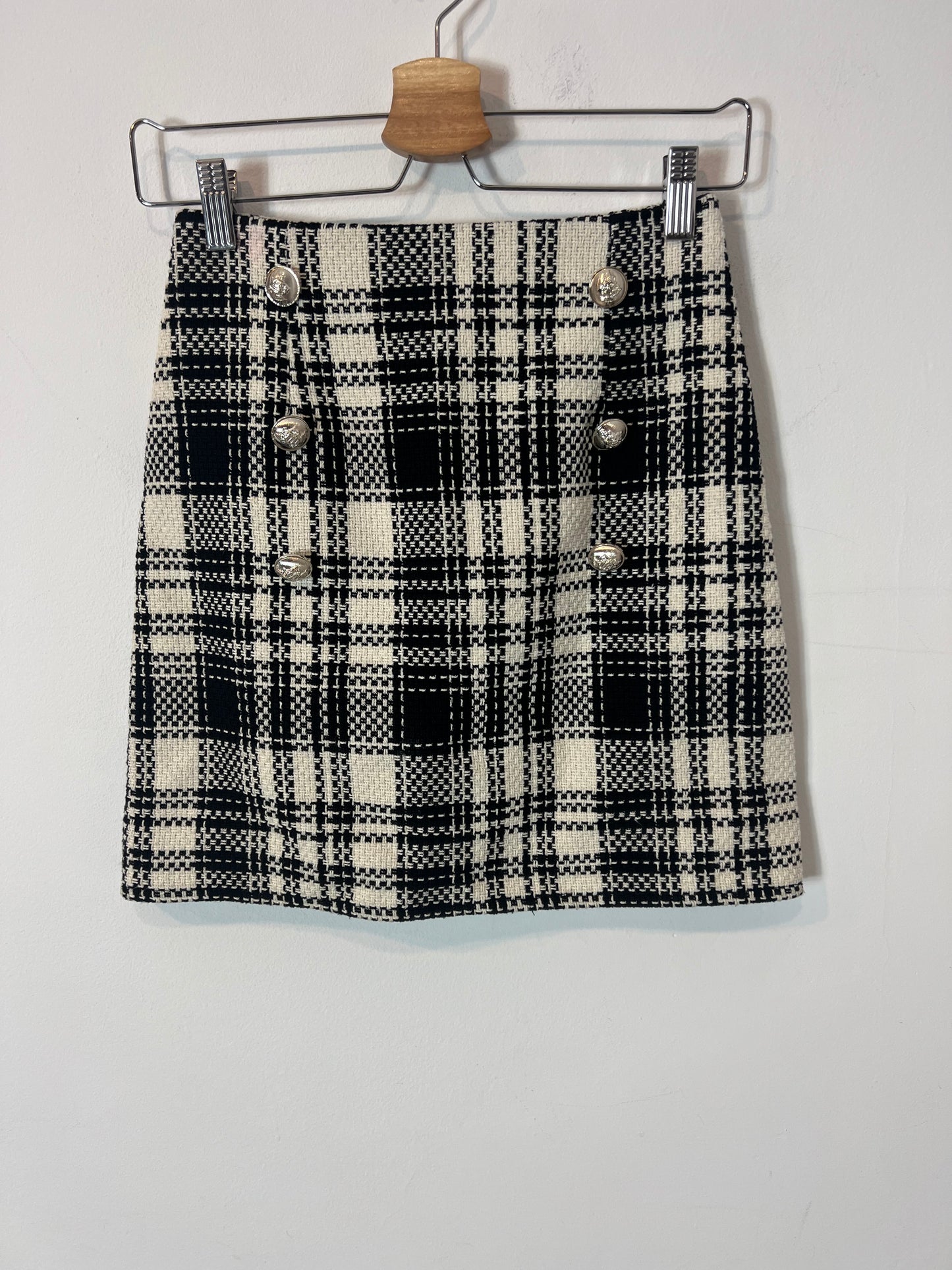 OTRAS. Falda corta tweed botones. T XS