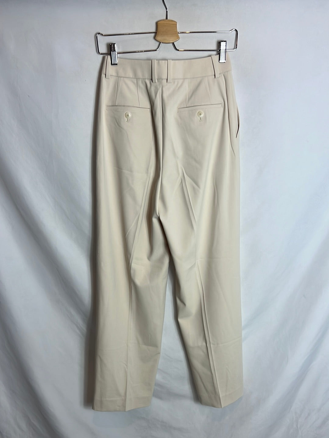UNIQLO. Pantalón beige pinzas. T XS