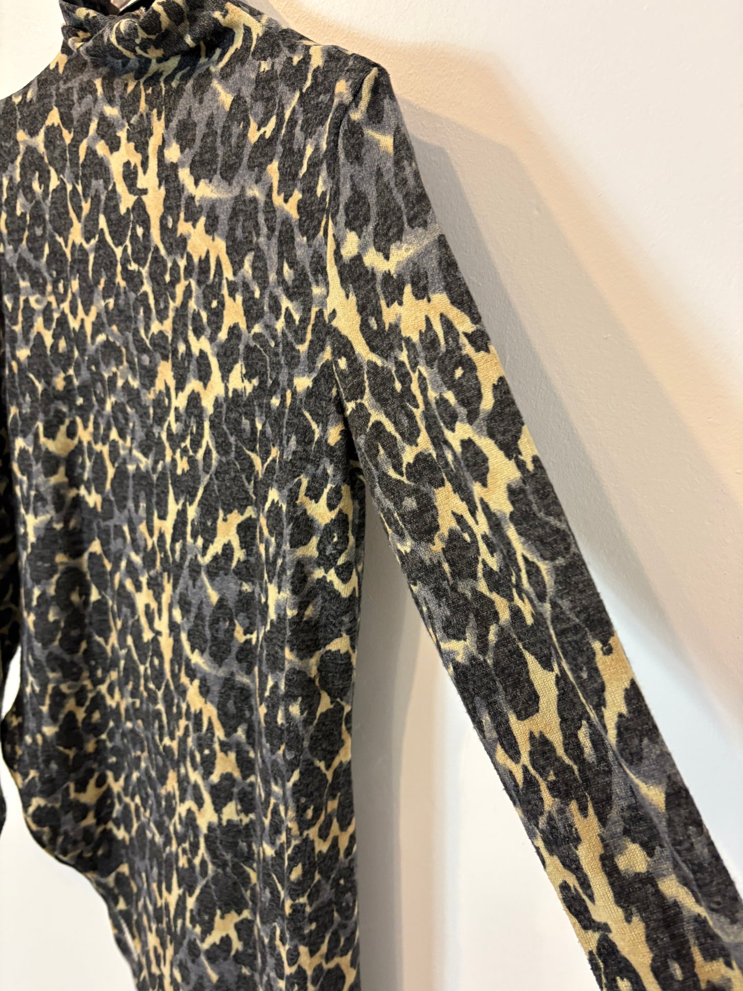 ZARA. Black stretch knit top. TL