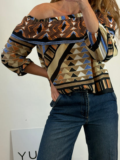 H&amp;M. Printed off-the-shoulder blouse. Size 38