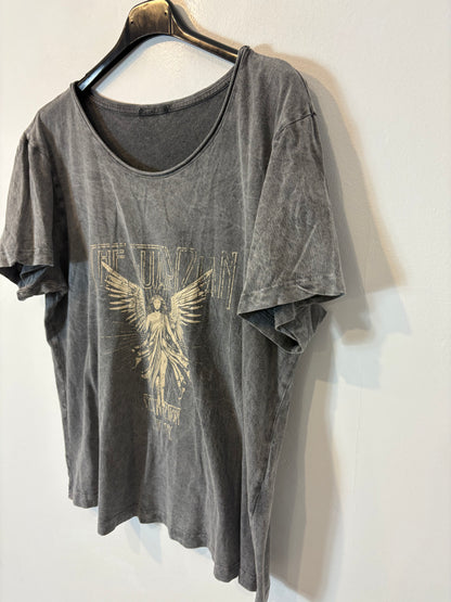 SYSTEMACTION. Camiseta gris dibujo