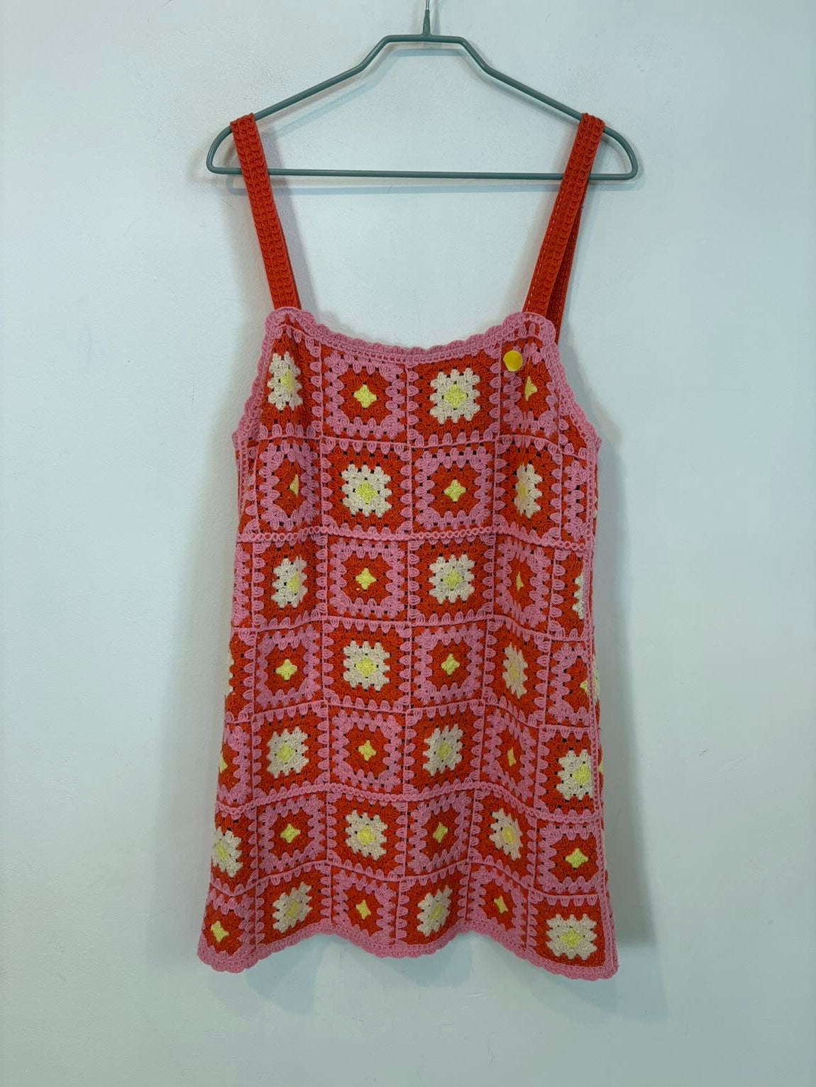 ZARA. Vestido corto croché rosas
