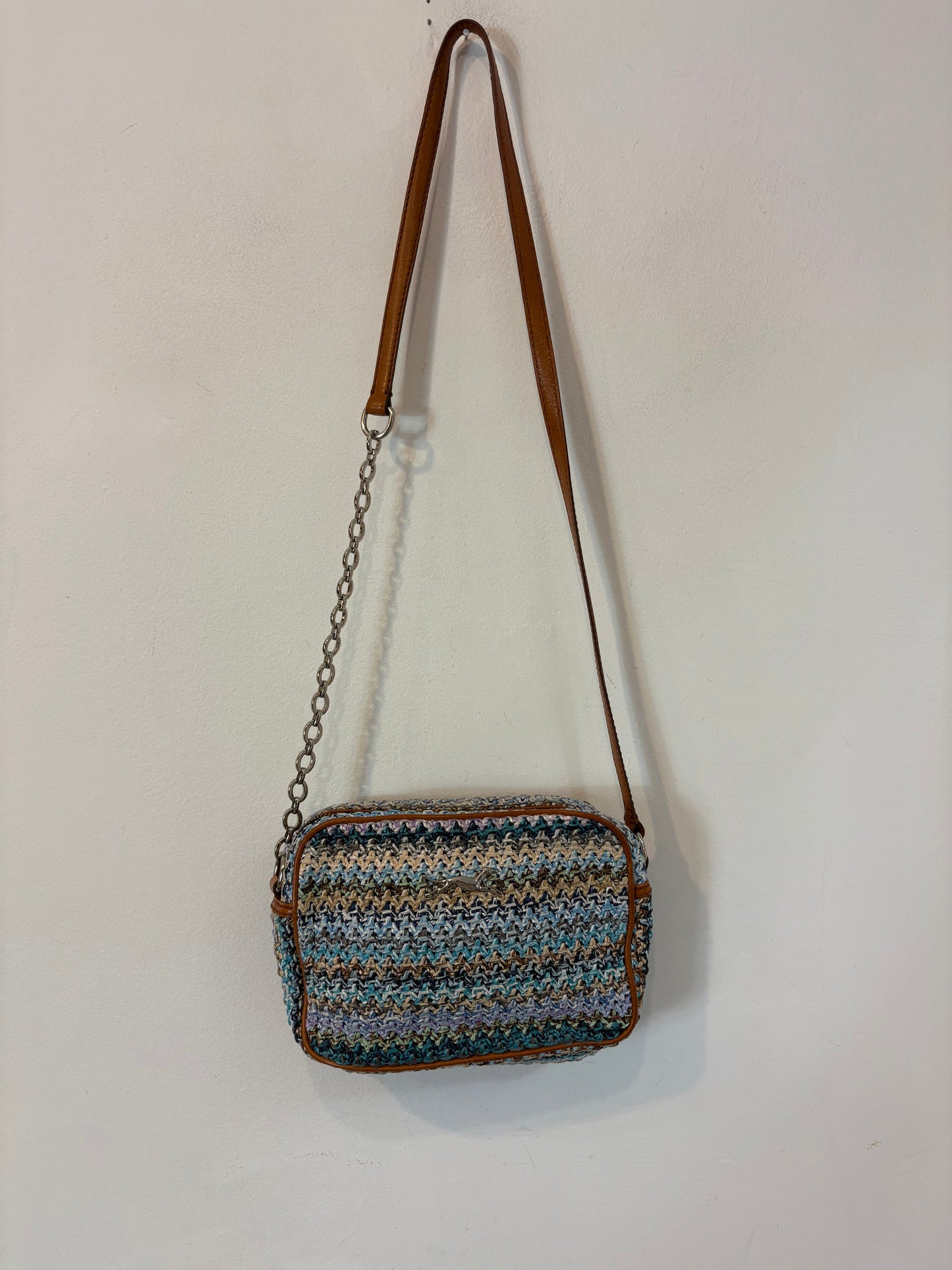 BIMBA Y LOLA. Bolso trenzado tonos azules