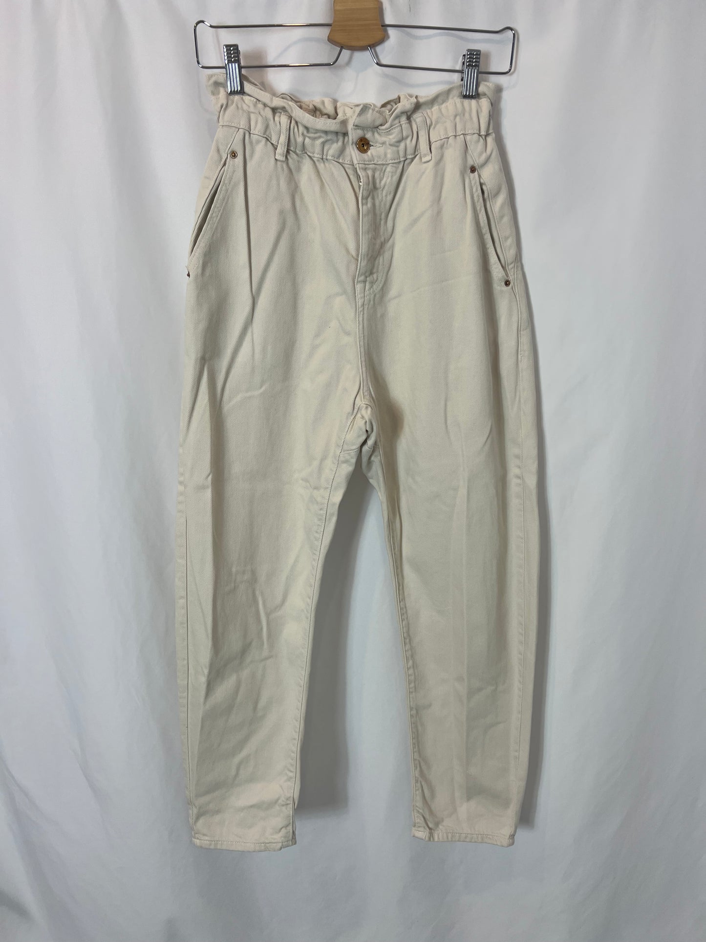 ZARA. Slouchy beige denim. T 36