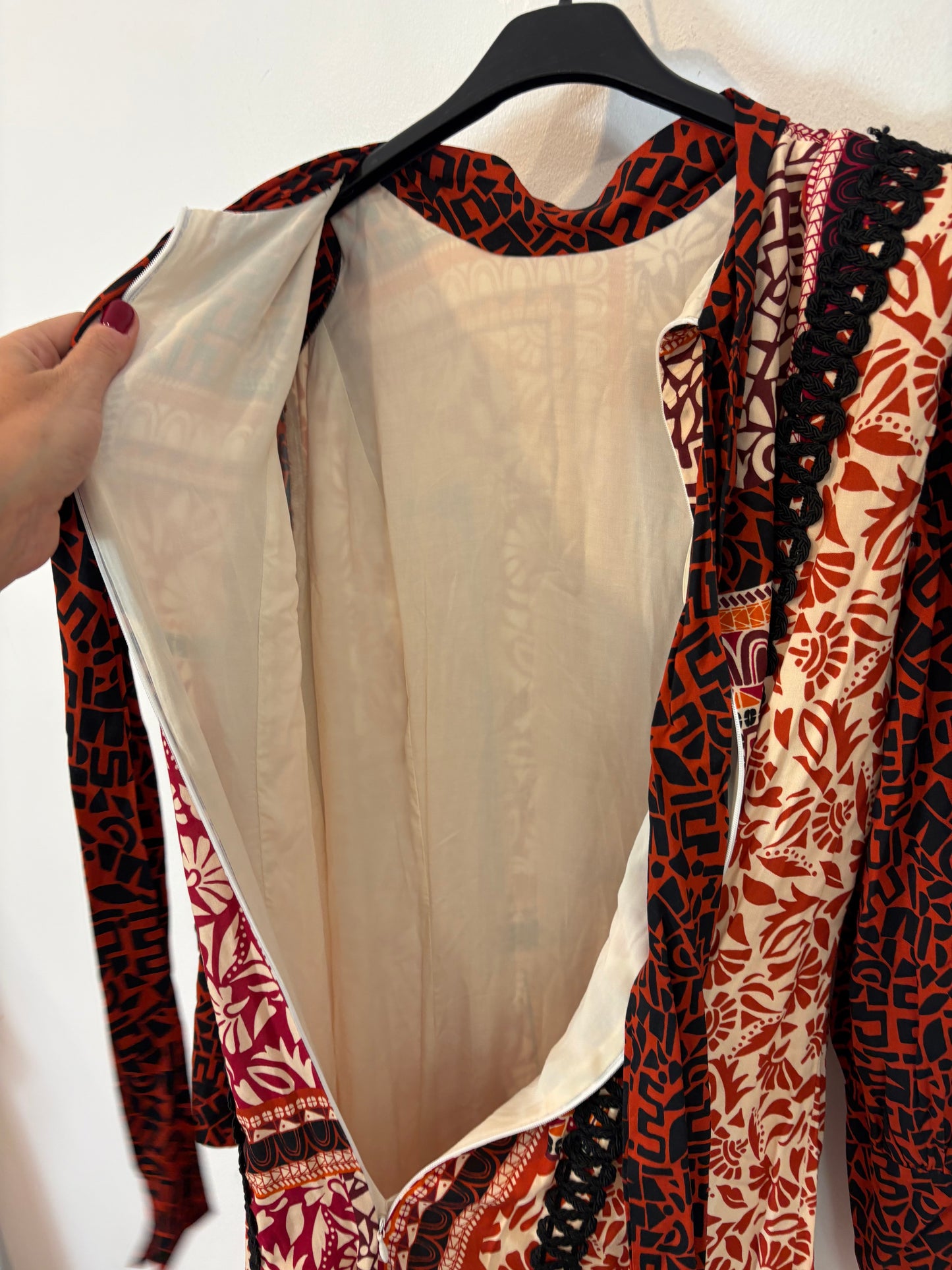 PANAMBI. Vestido largo fluido hombreras