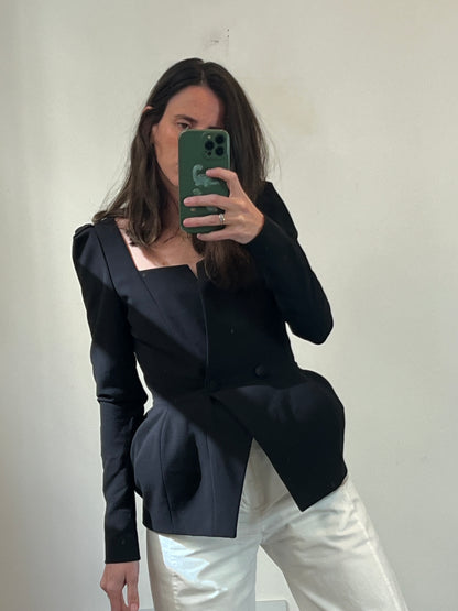 CIMER. Blazer negra detalle cintura