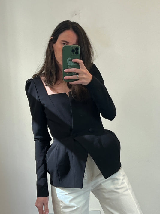 CIMER. Blazer negra detalle cintura