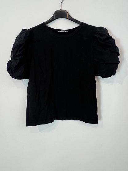 ZARA. Camiseta negra mangas T.s