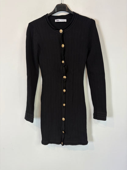 ZARA. Short stretch dress with gold buttons. TM