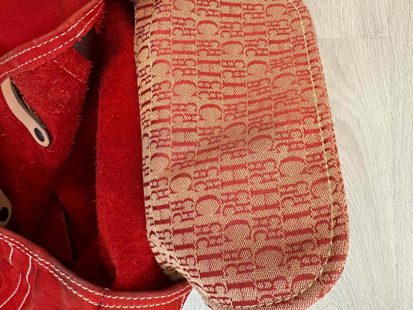 CAROLINA HERRERA. Bolso piel rojo