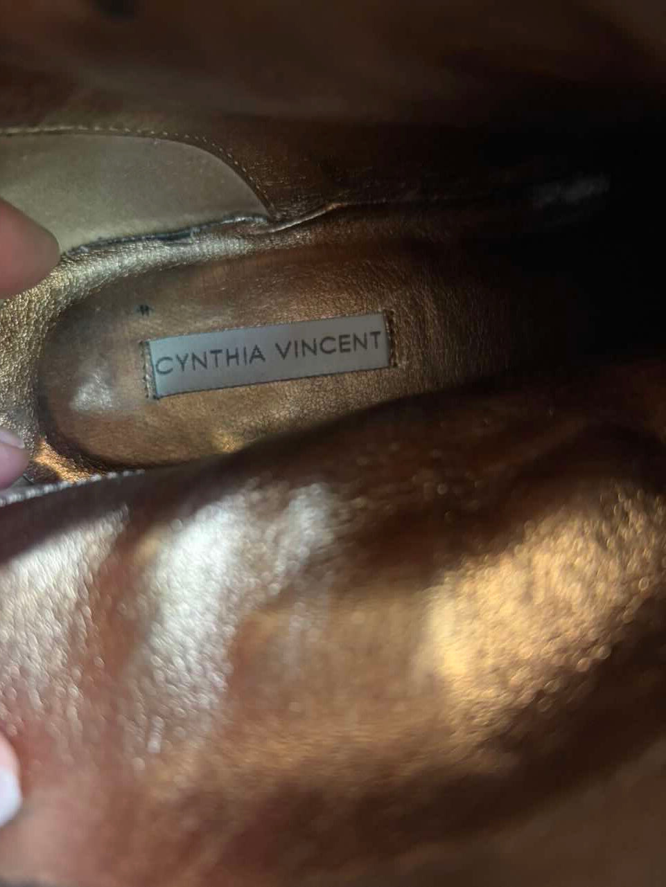 CYNTHIA VINCENT. Botines piel bordados. T 38
