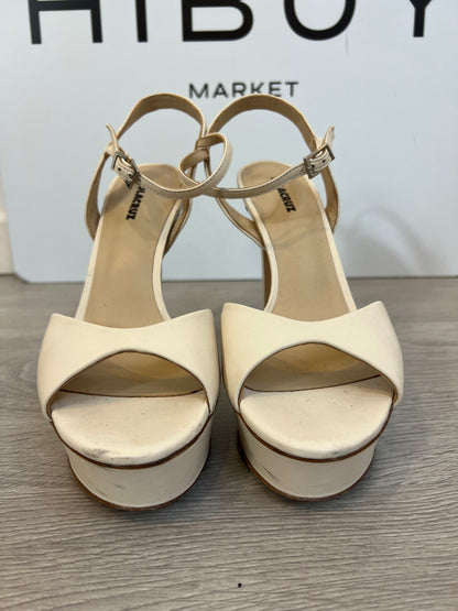 LOLA CRUZ. Sandalia beige claro plataforma. T 39