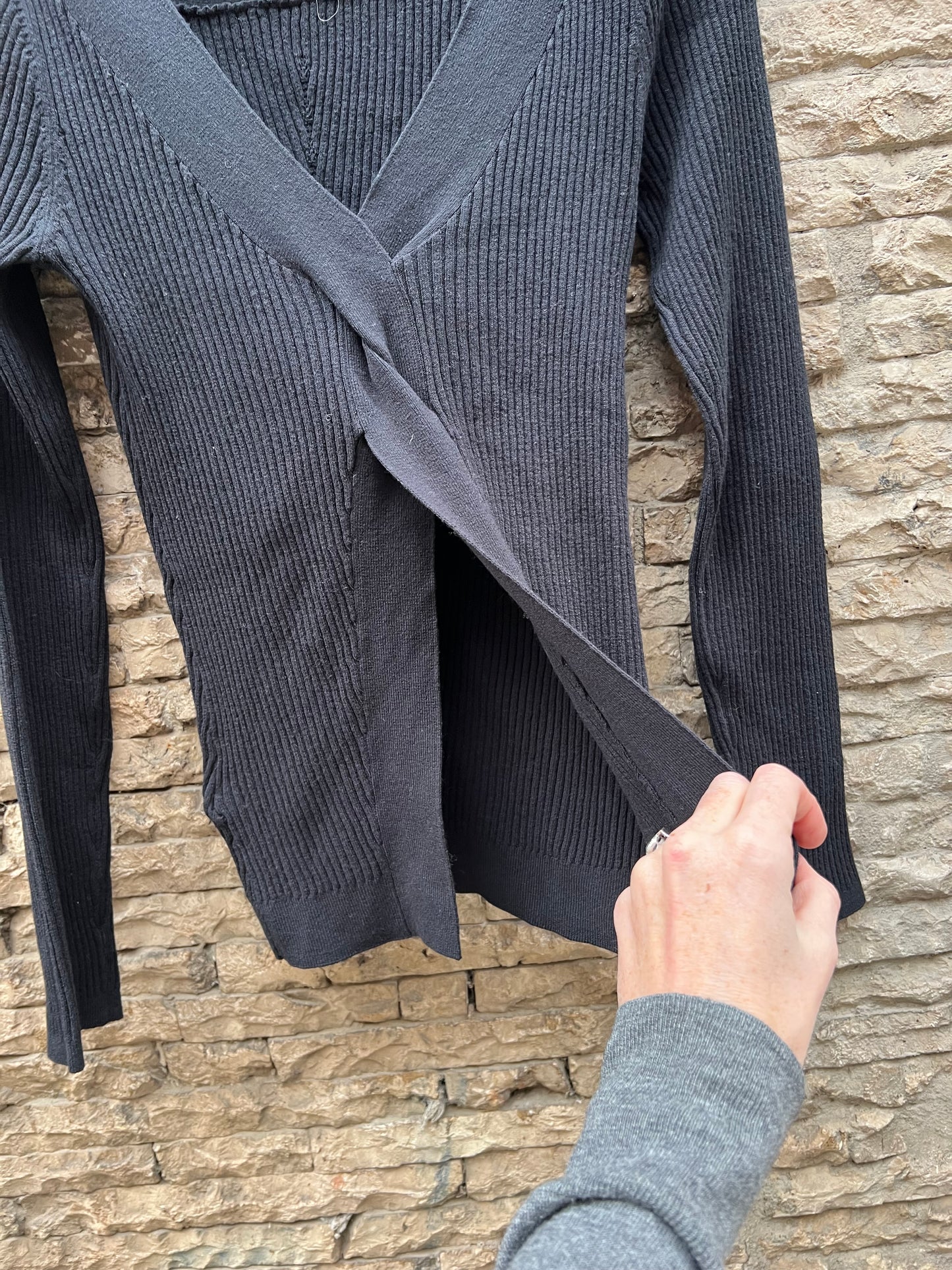 NENETTE. Top negro canalé