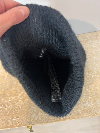 ZARA. Gorro negro canalé