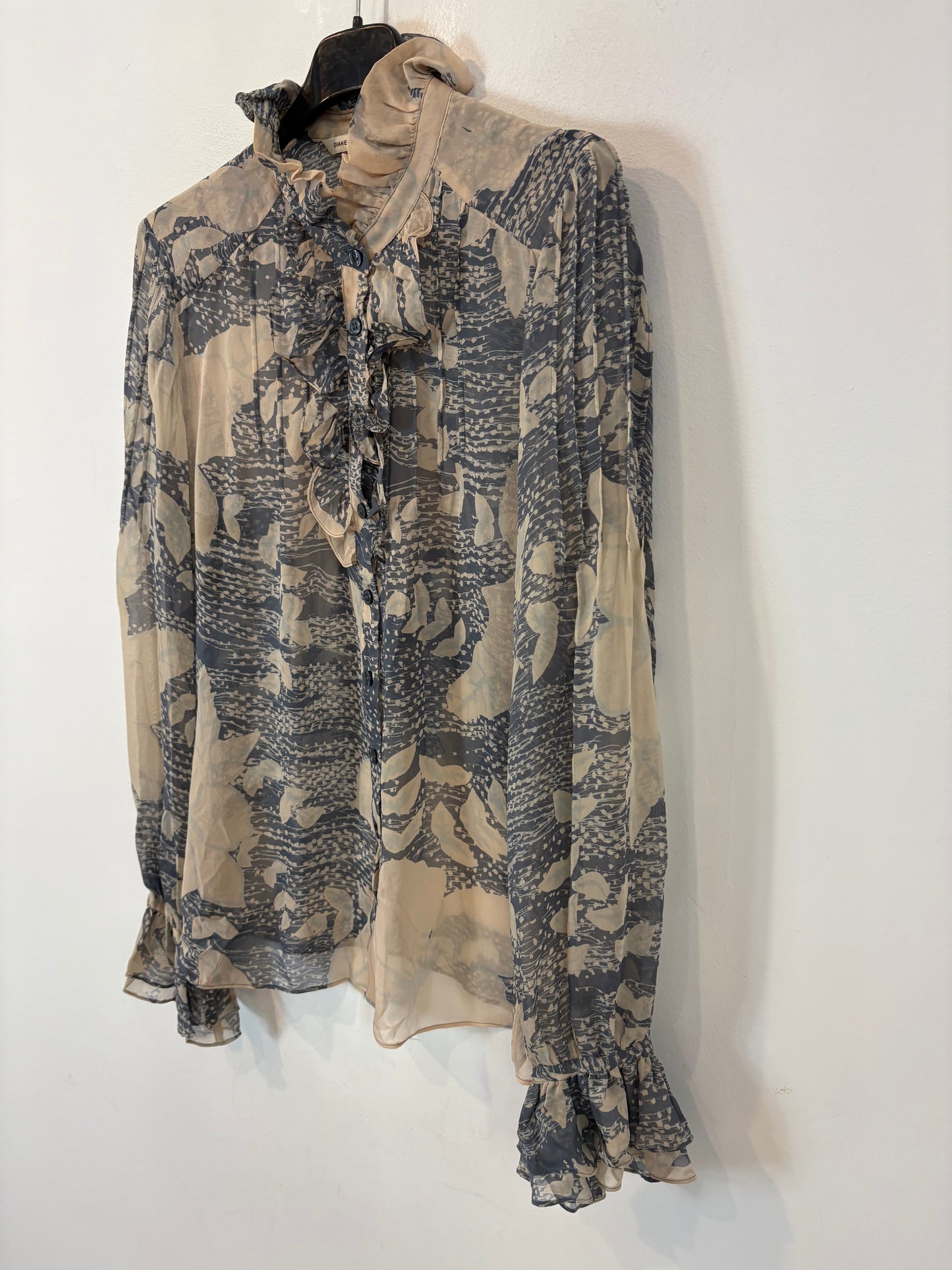 DIANE VON  FURSTENBERG. Blusa seda estampada