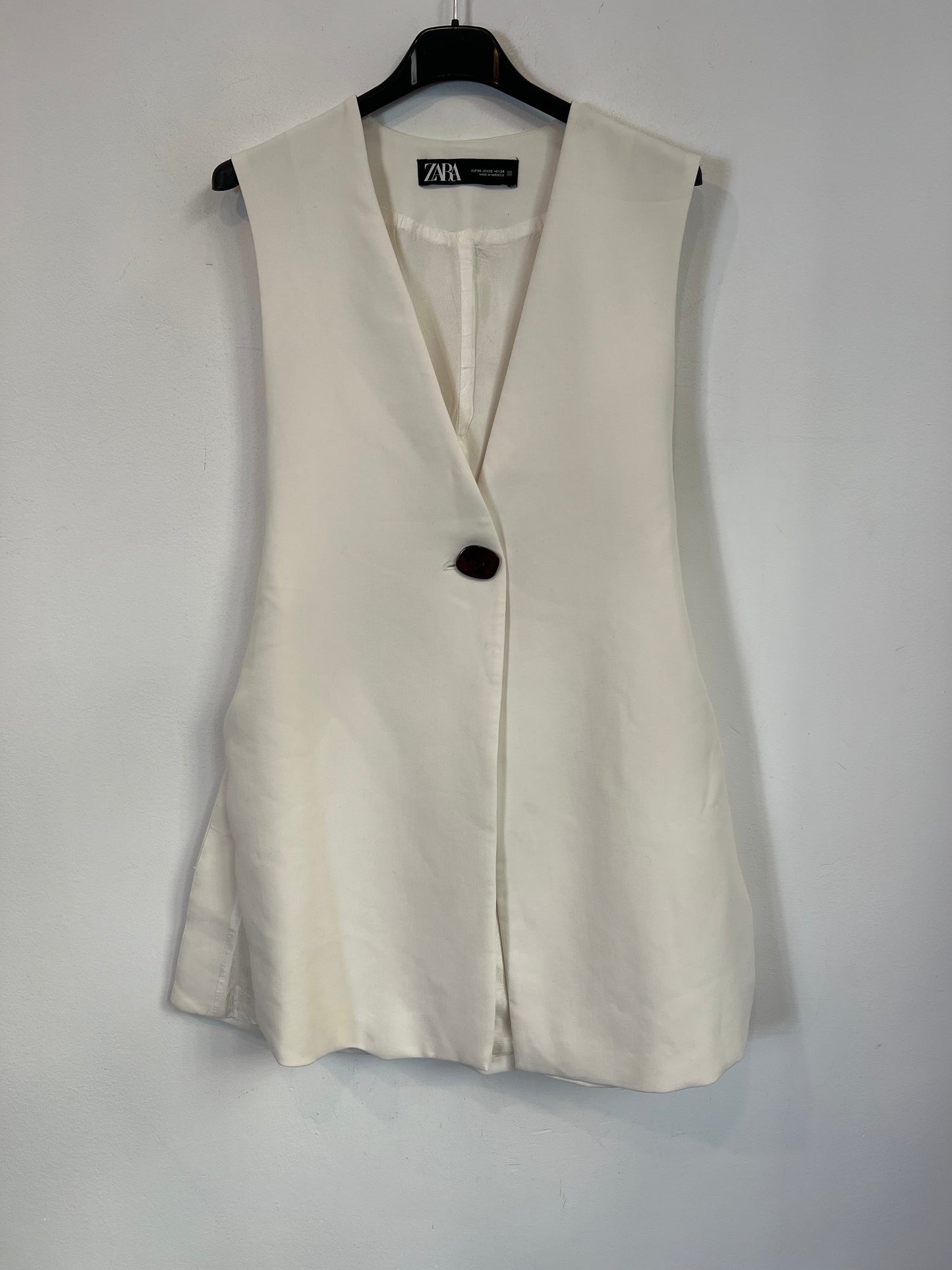 ZARA. Chaleco blanco botón  T.xs