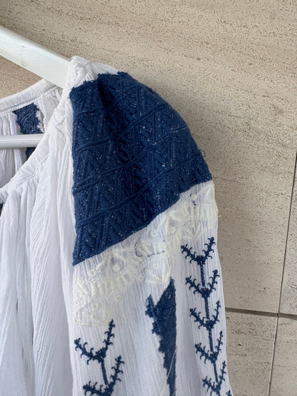 SLUIZ IBIZA. Blusa booho blanca bordados