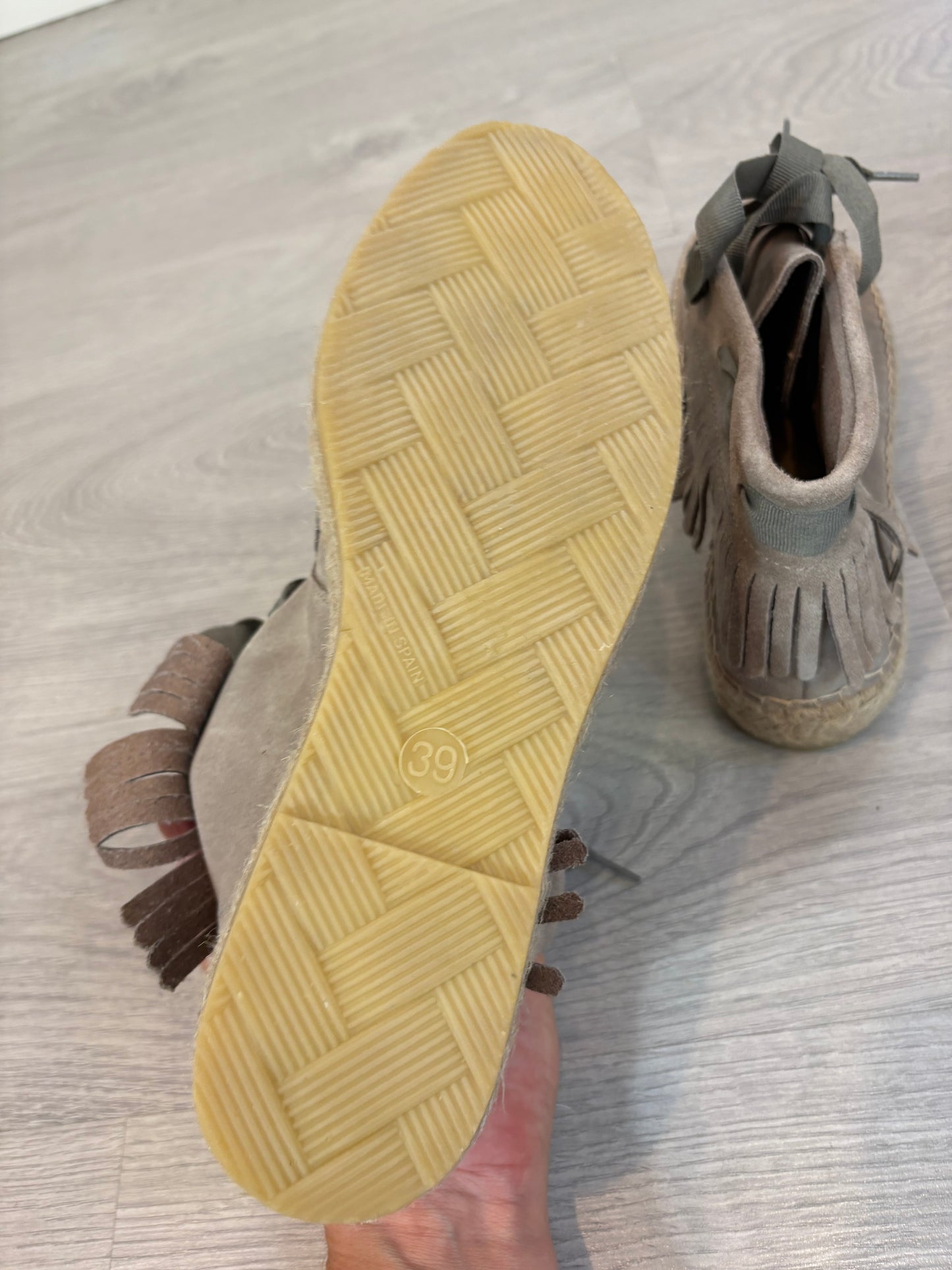 ULANKA. Sandalia piel beige. T 40