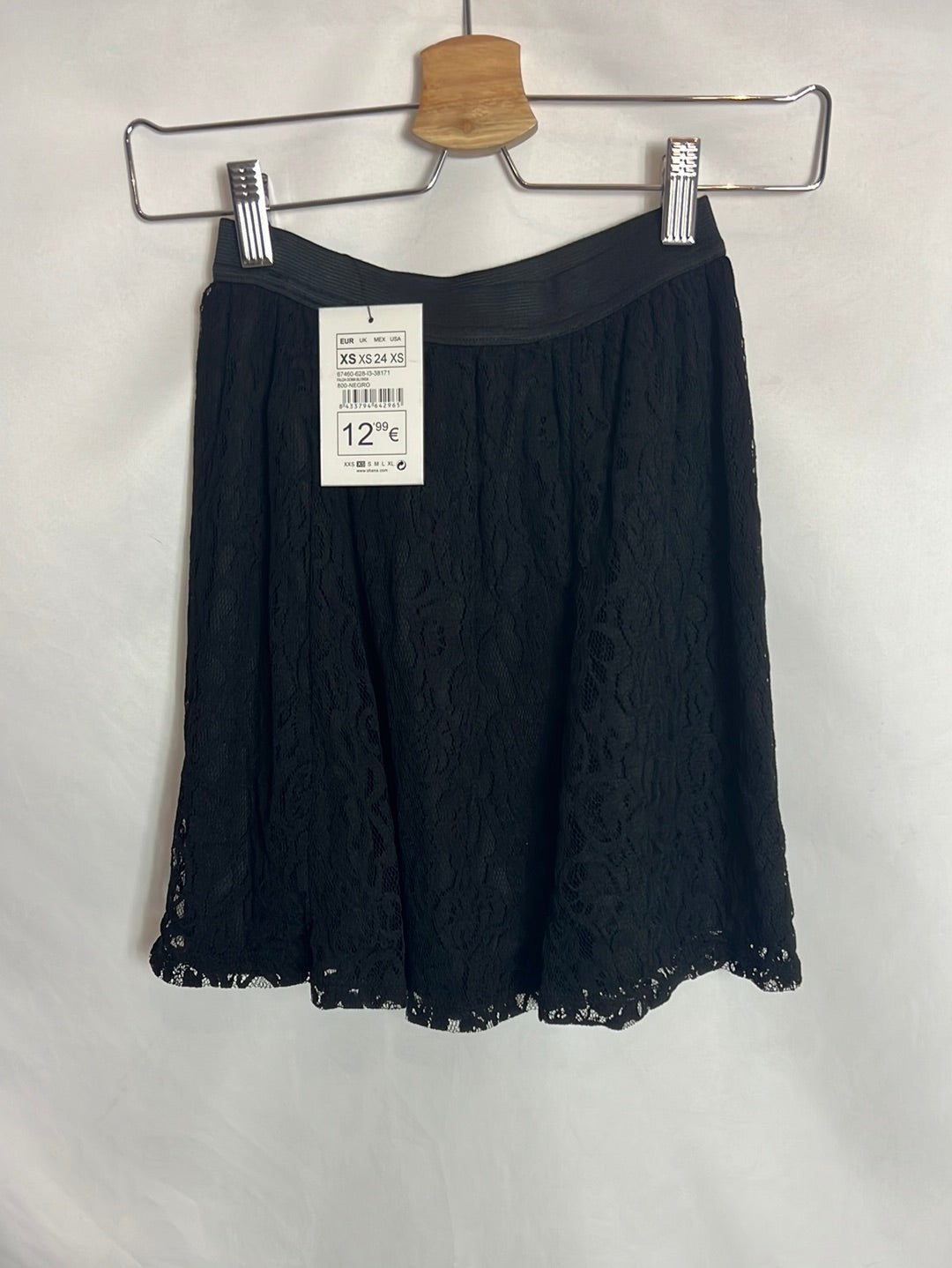 SHANA. Short black lace skirt. XS