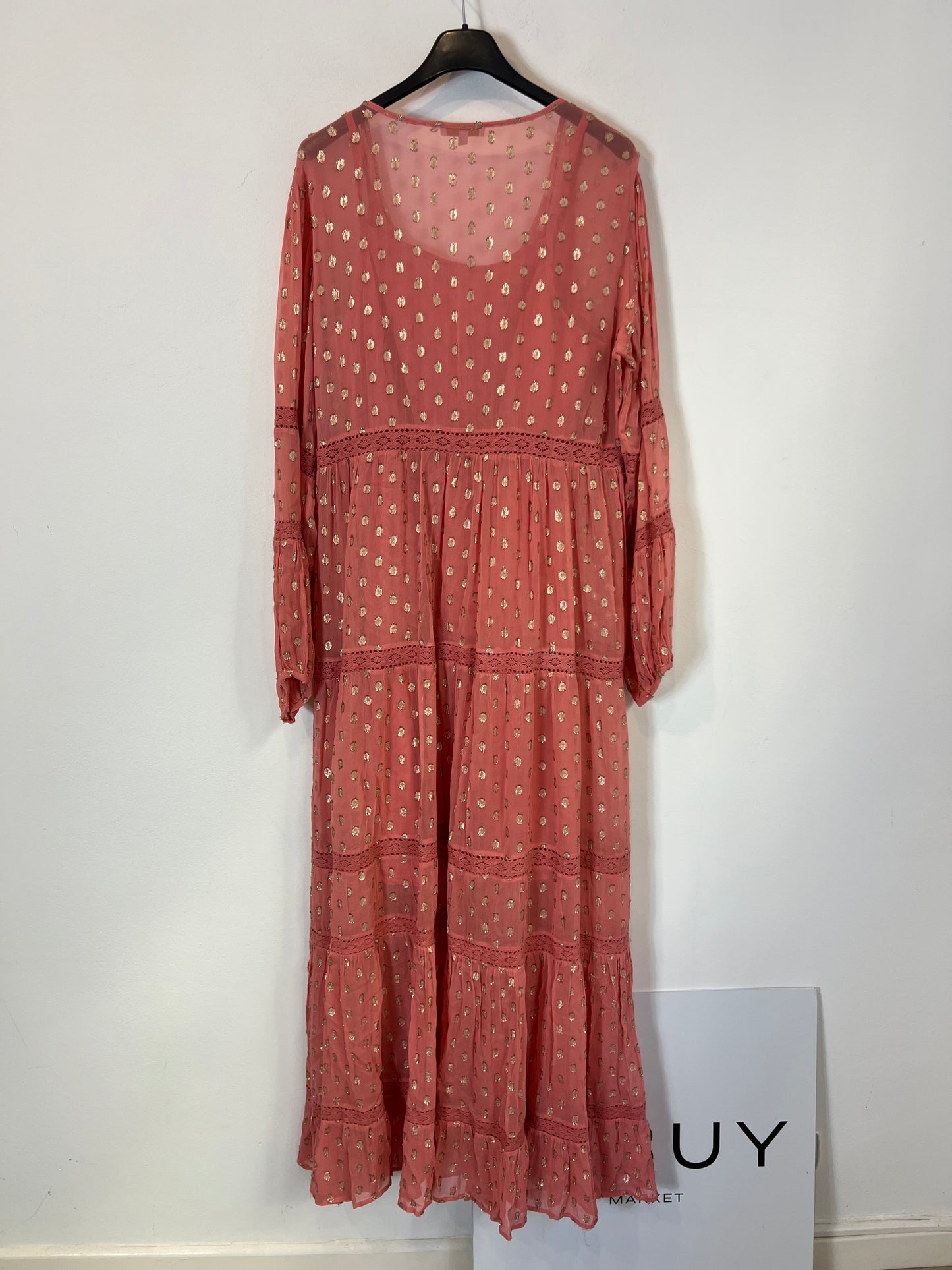GOA COLLECTION. Vestido largo rosa hilos dorados. T S