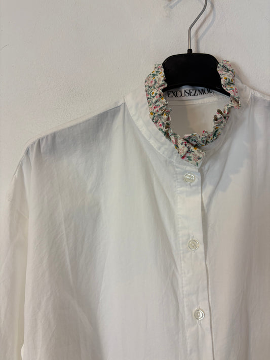 EXCUSEZ MOI! Camisa blanca detalle flores mini