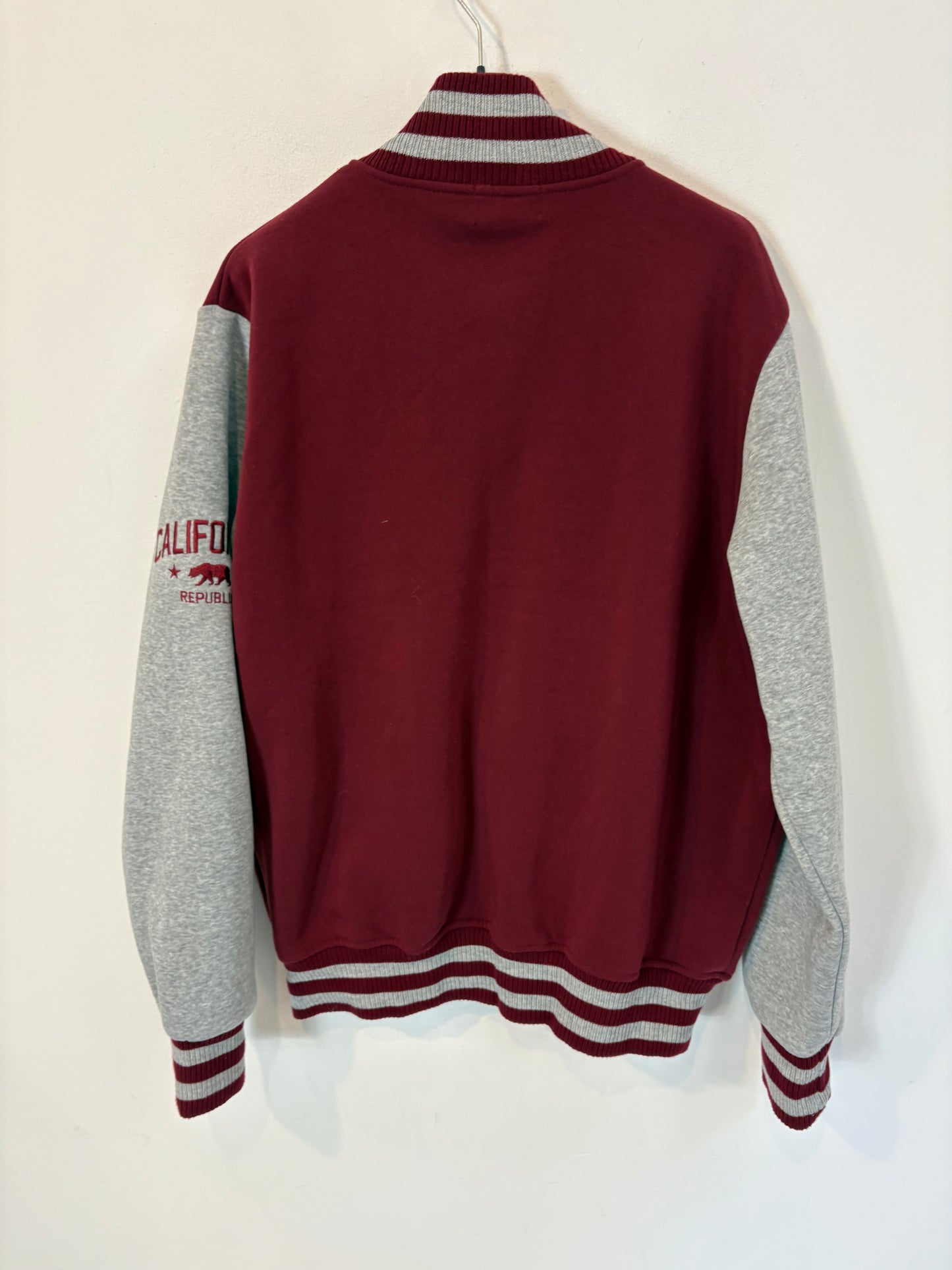 OCEAN BEACH. Chaqueta burdeos San Fracisco