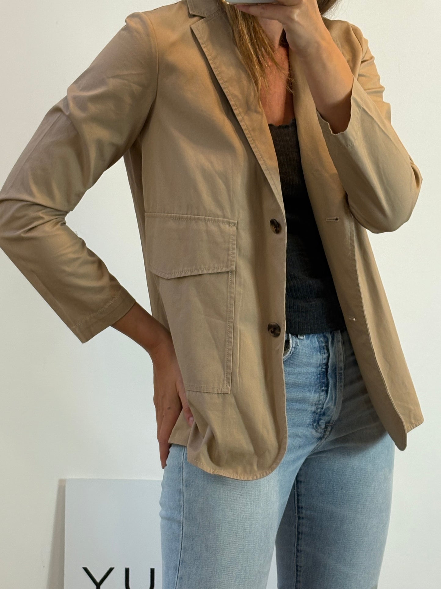 COS. Chaqueta camel ligera