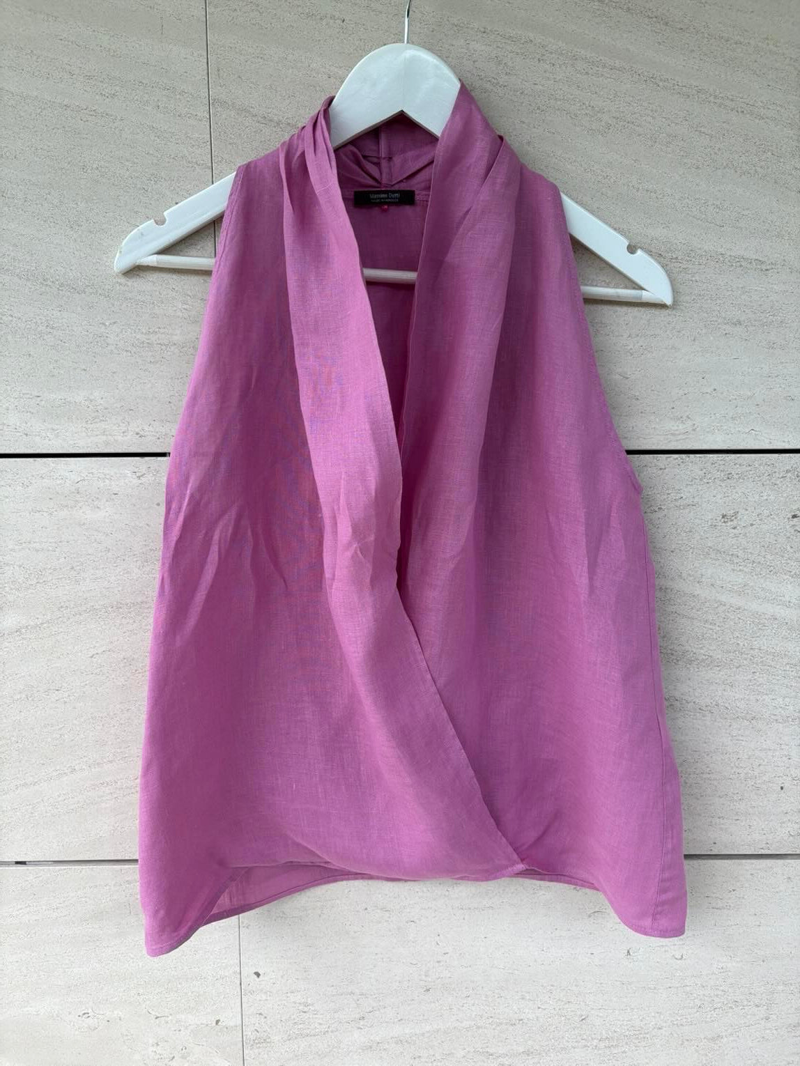 MASSIMO DUTTI. Top rosa lino detalle escote